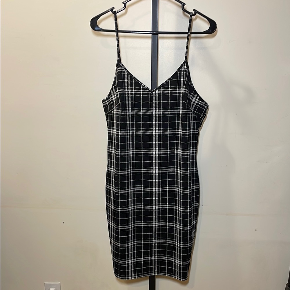 SHEIN Black and White Bodycon Mini Dress with V-Neck